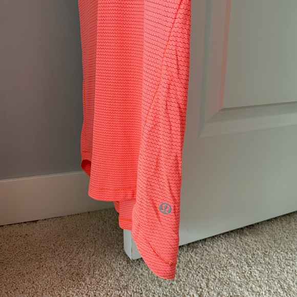 Lululemon T-Shirt - Picture 2 of 2